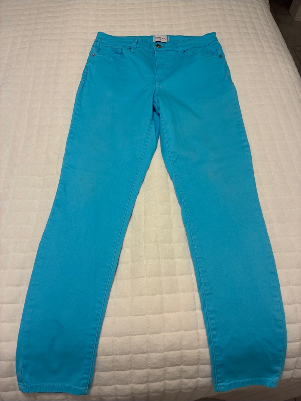 Crown & Ivy Bright Turquoise Stretch skinny Jeans. Size 4.
